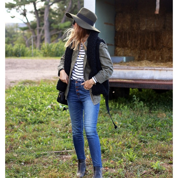 Host Pick ⭐️ Madewell High Rise Button Jeans - Picture 4 of 10